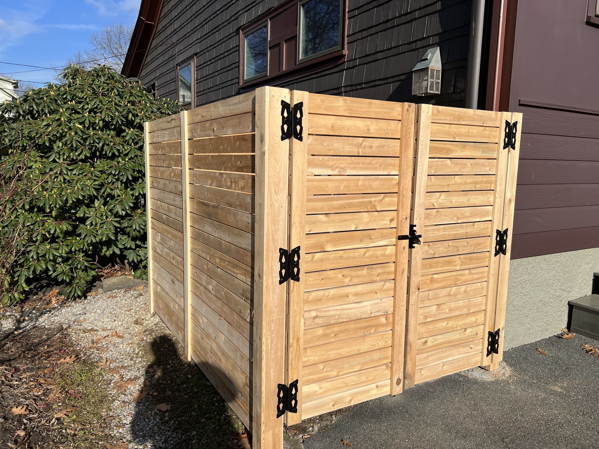 Horizontal flat board with double gate