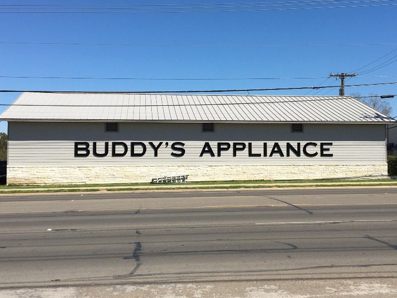 A building with the words buddy 's appliance painted on it