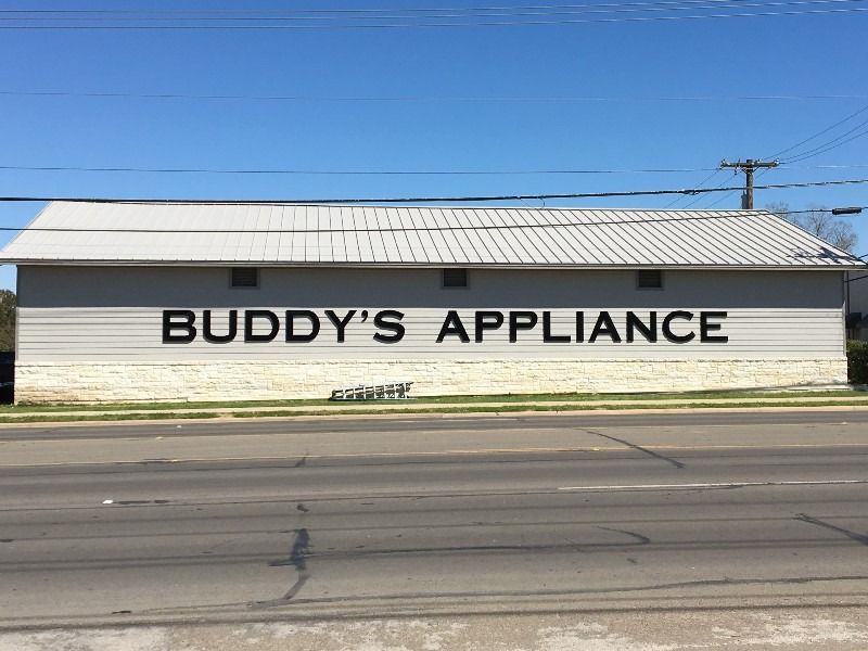A building with the words buddy 's appliance painted on it