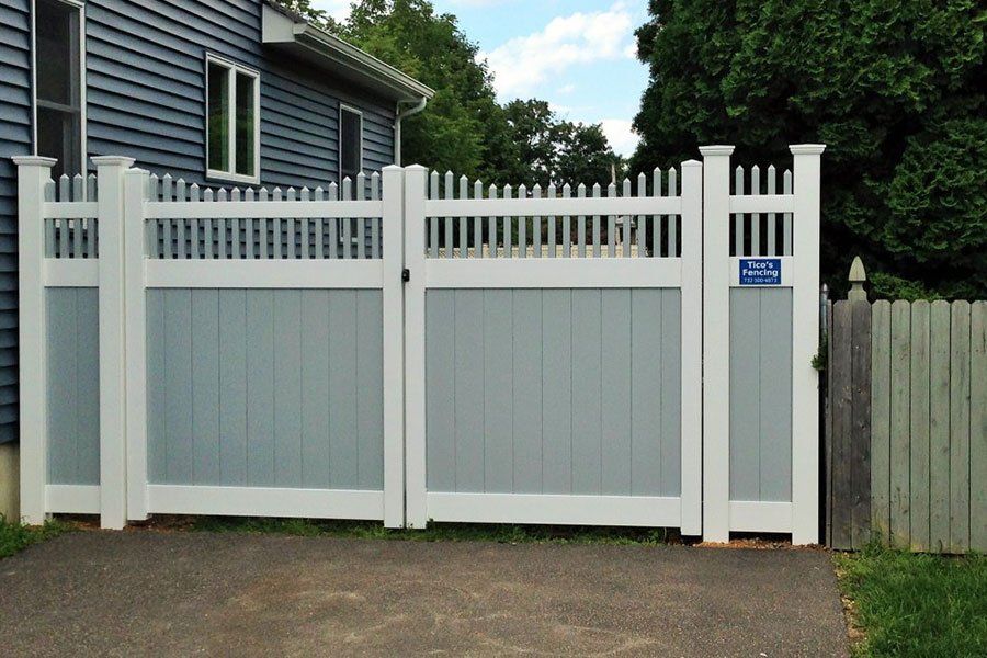 Vinyl fence