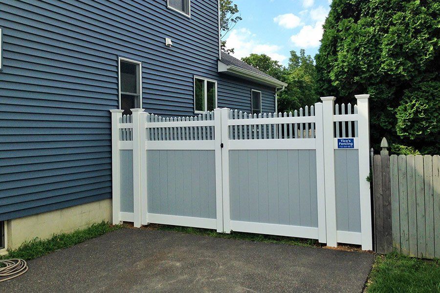 Vinyl fence