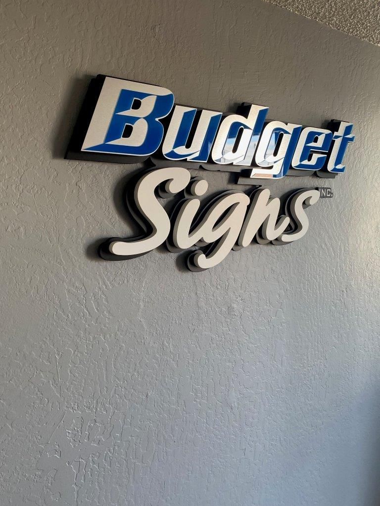 A sign on a wall that says budget signs