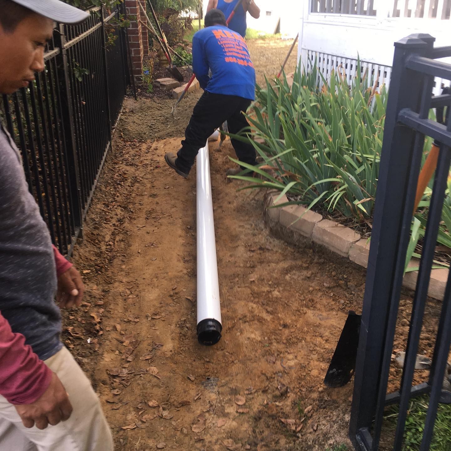 A man in a blue shirt with the word united on it