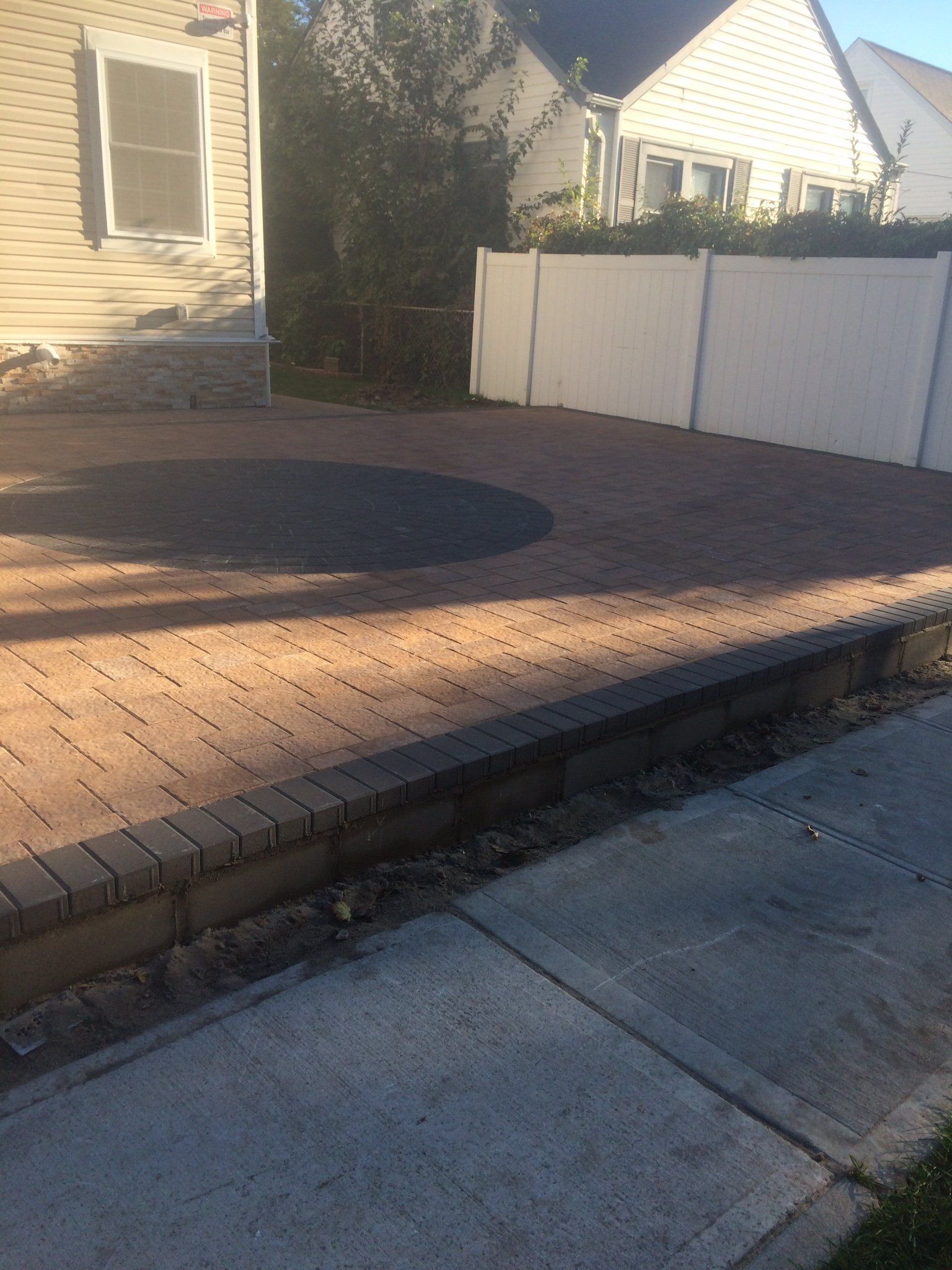 Sunny outdoor space with white wall