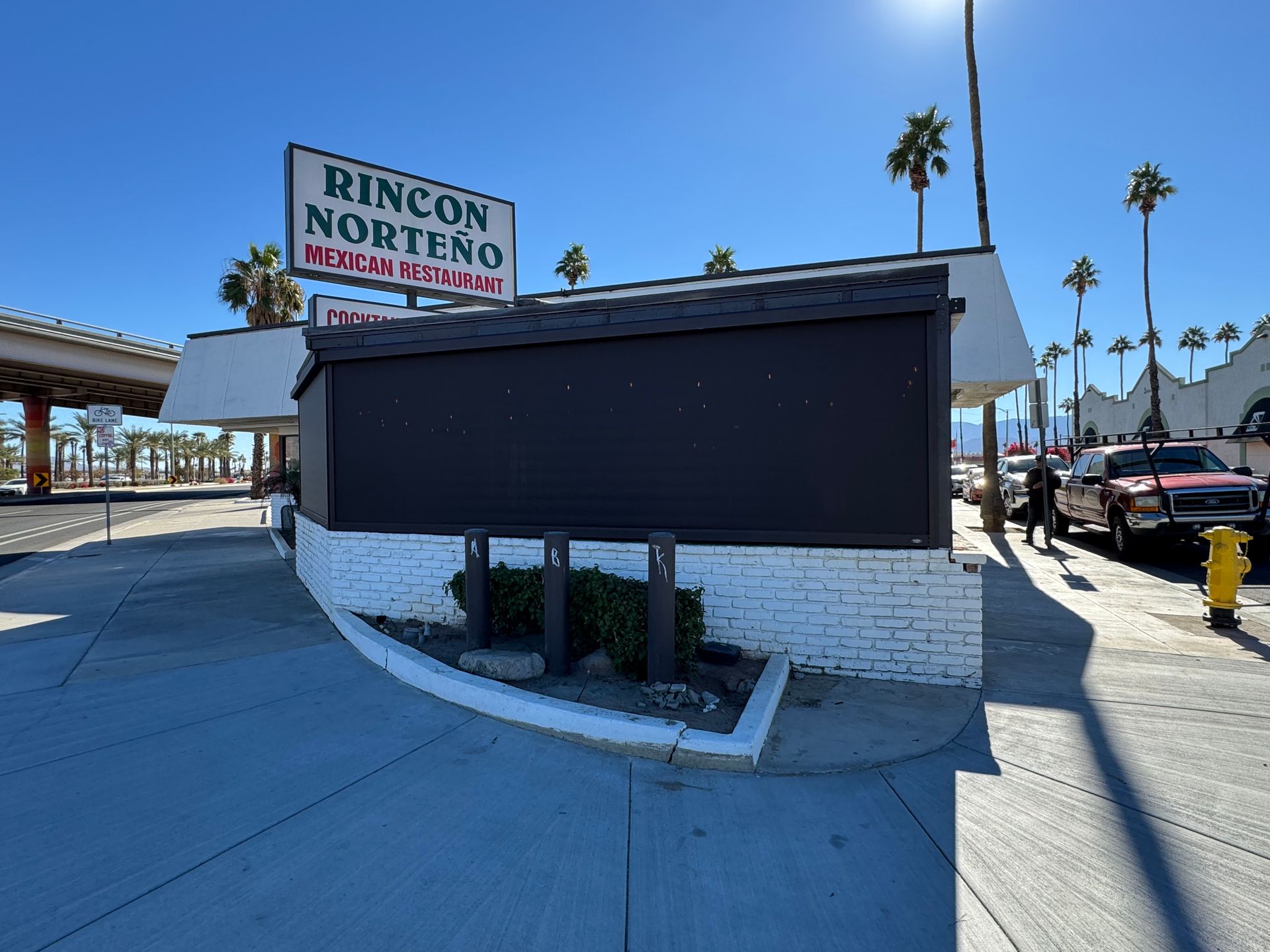 A building with a sign that says rincon norteno on it