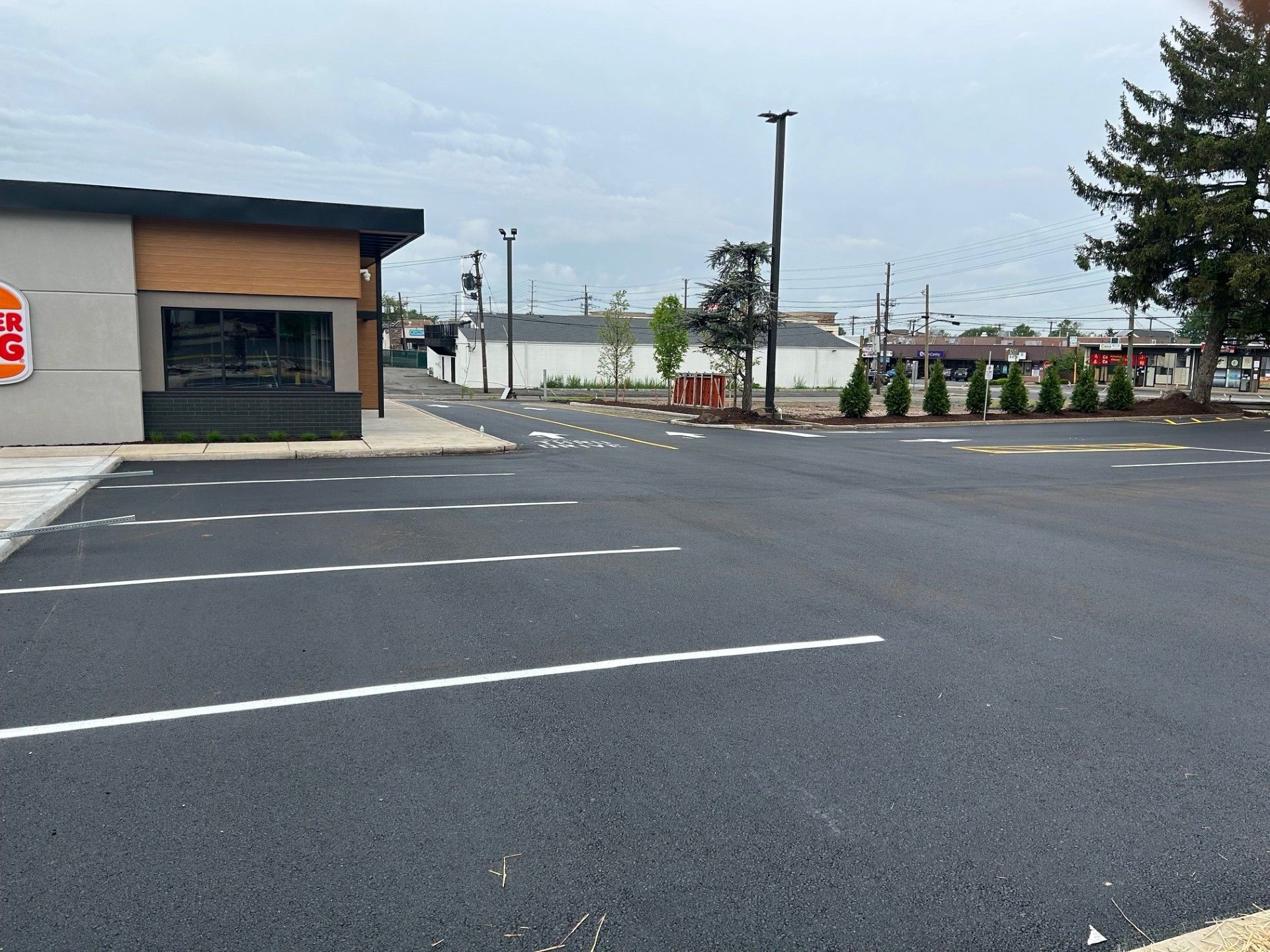 A Burger King restaurant with a parking lot in front of it.
