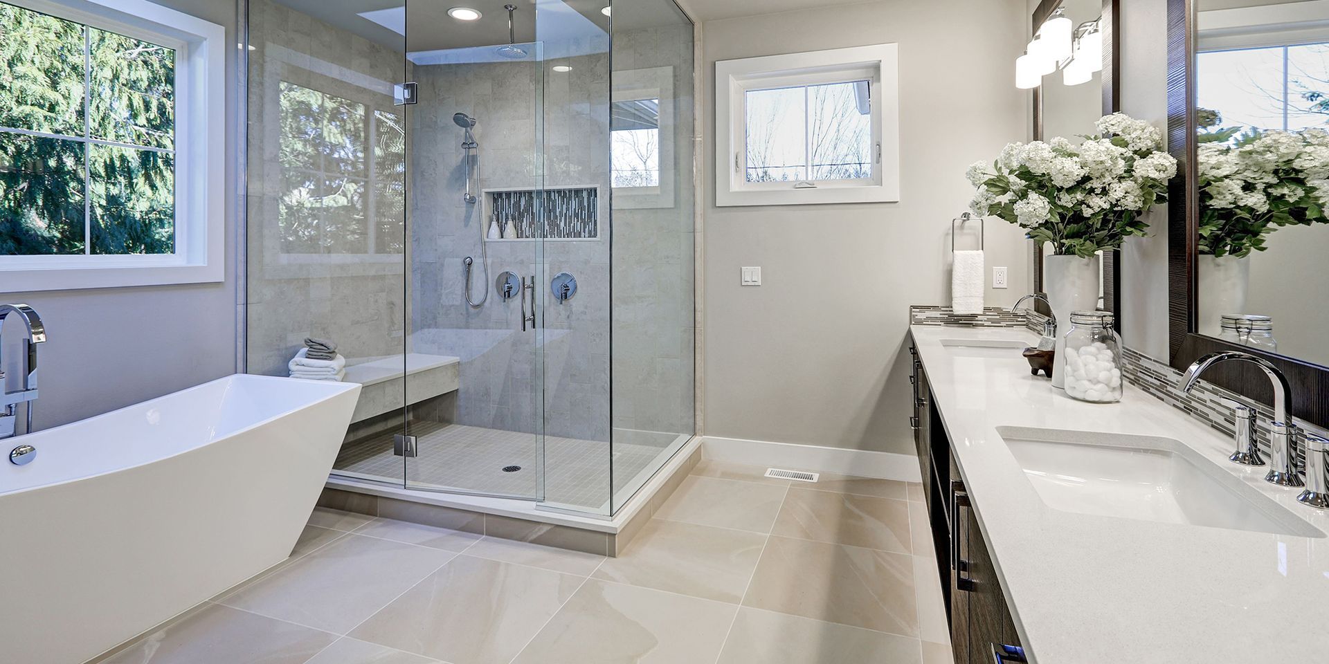 Spacious and modern bathroom remodeling