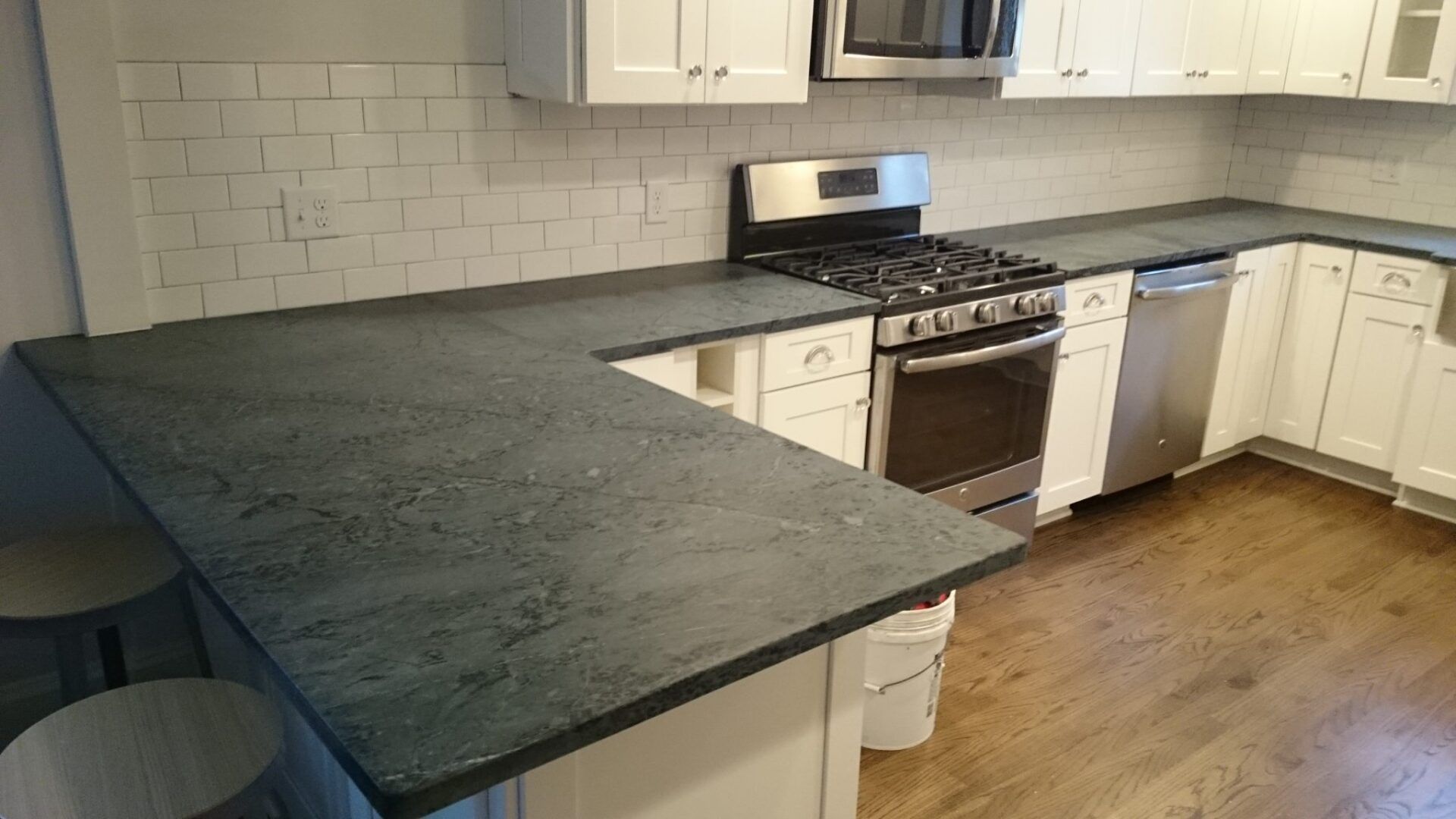 Kitchen granite countertop