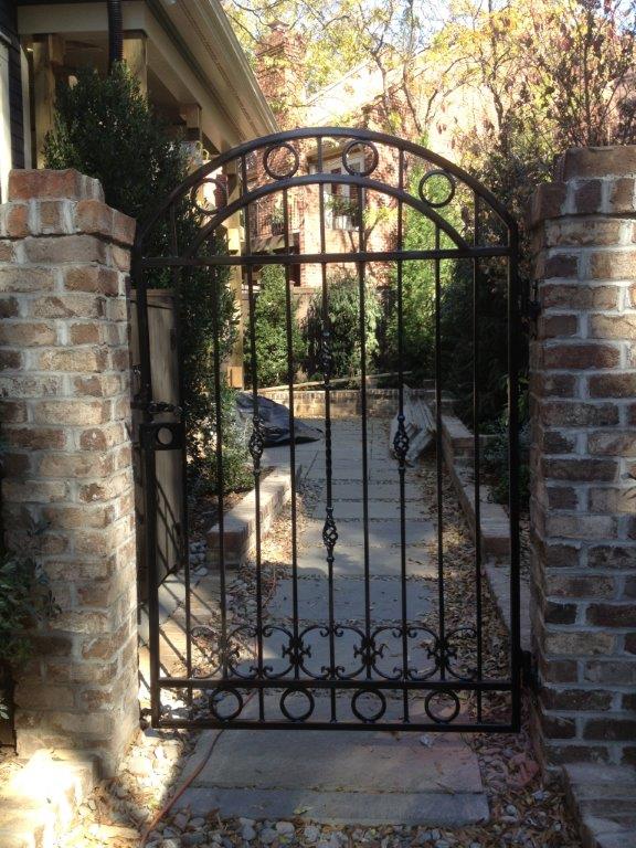 Gate