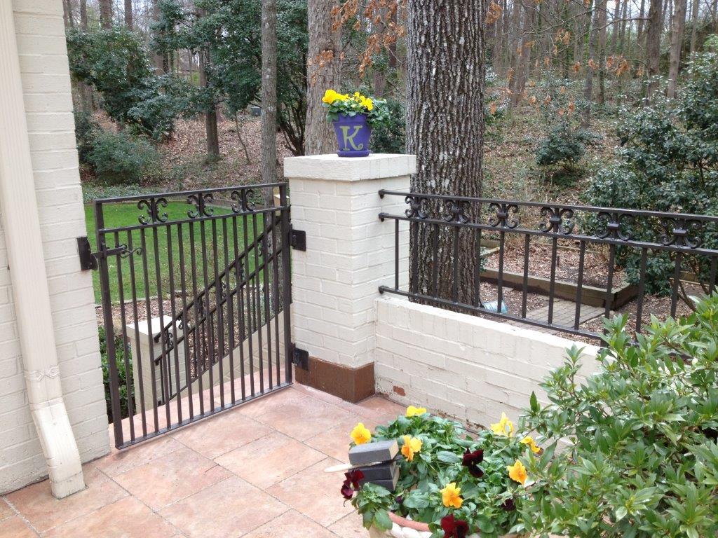 Gate