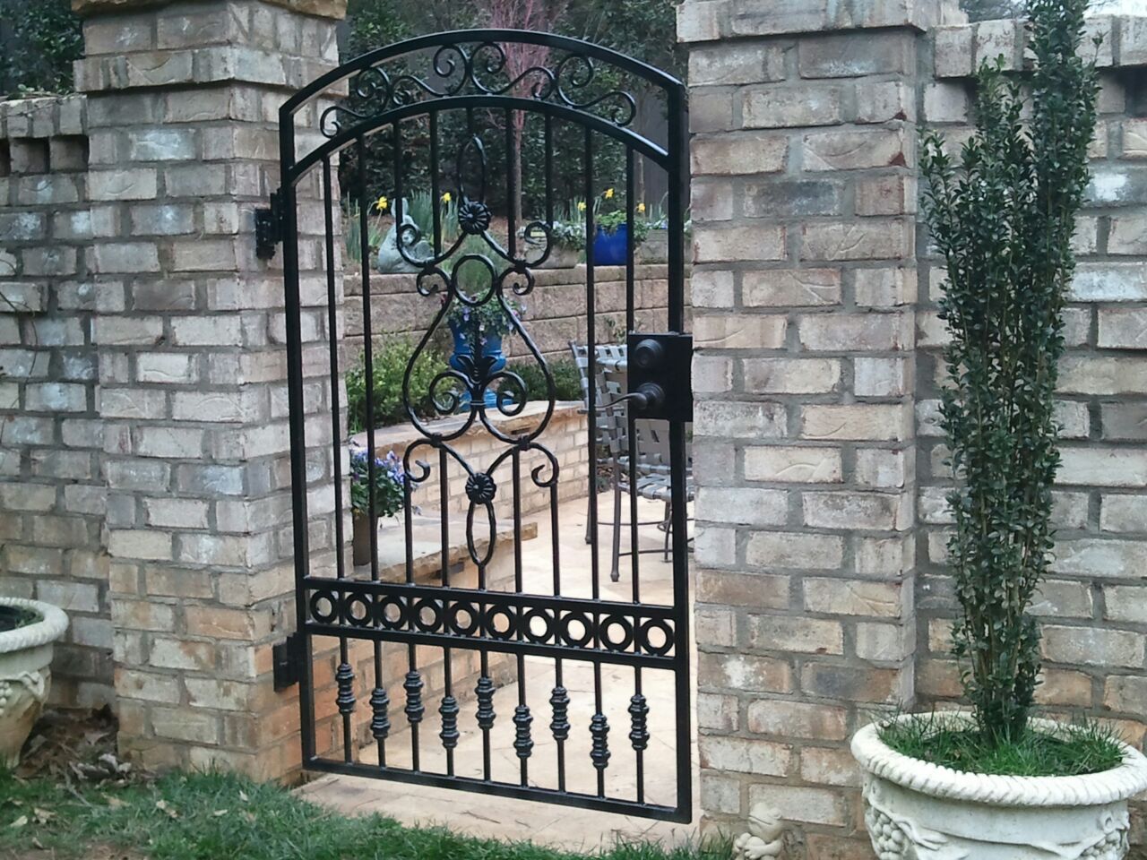 Gate