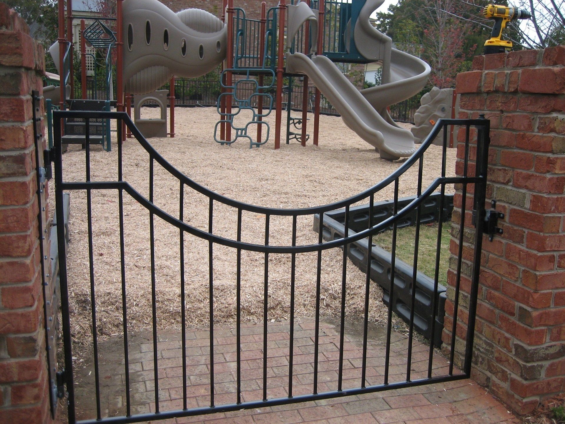 Gate