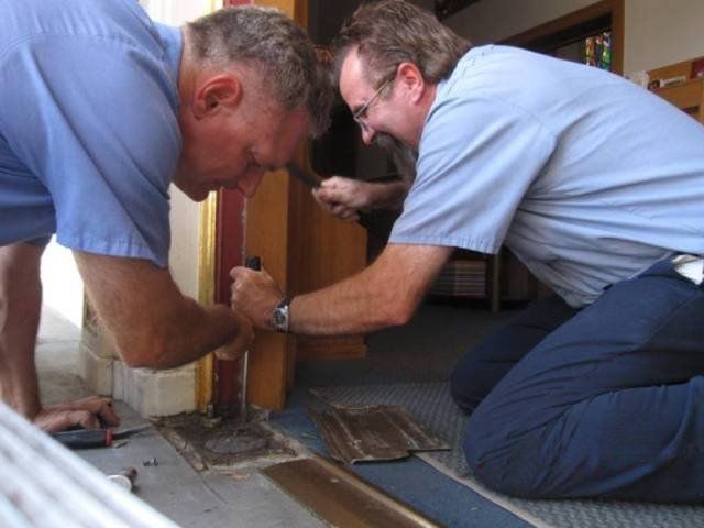 commercial doors and closers