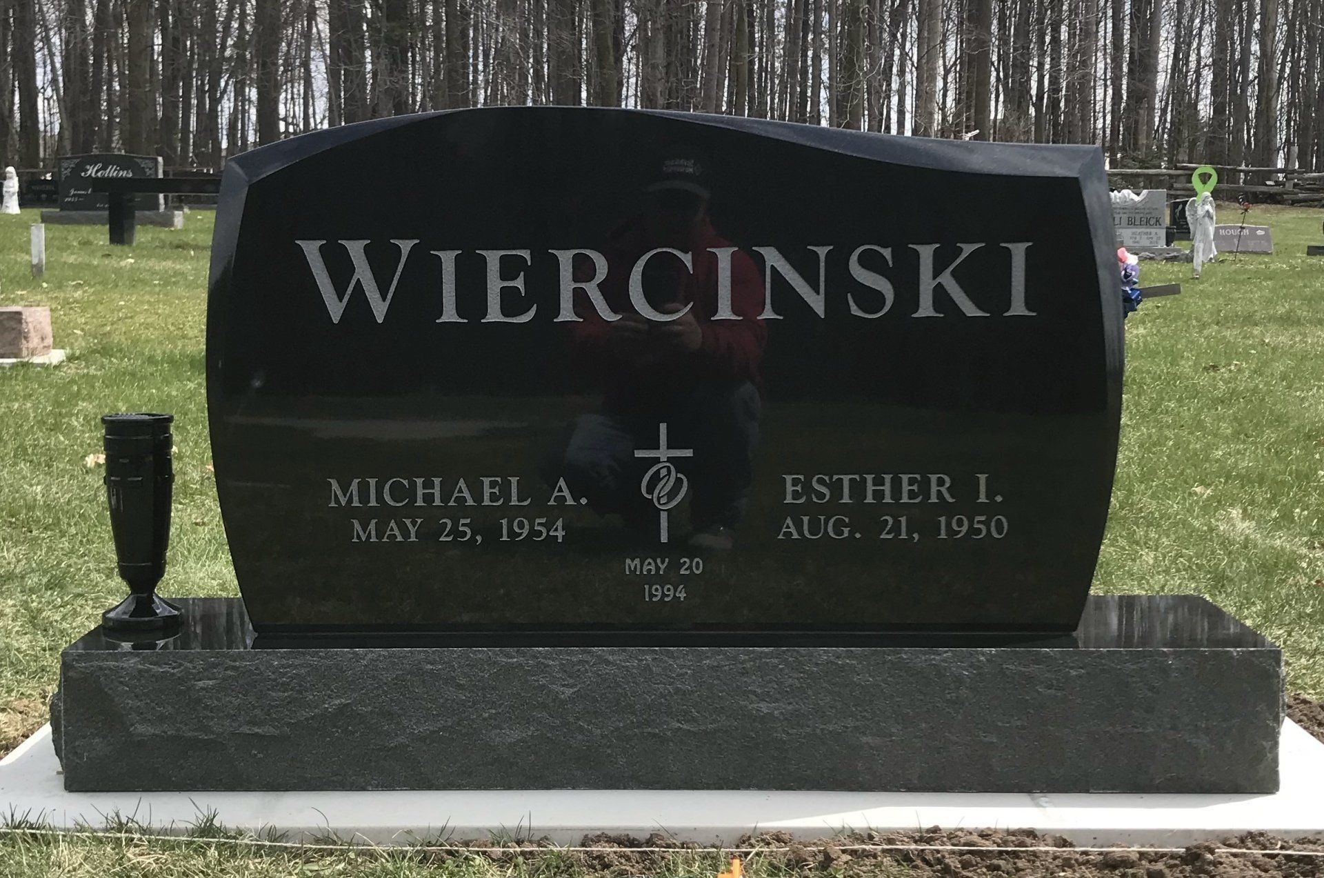 Black granite headstone: 