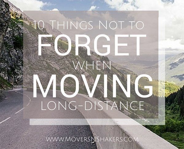 Road beside mountains with text: “10 things not to forget when moving long-distance.”