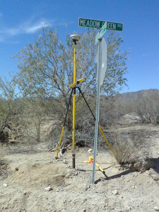 A street sign that says meadow green on it