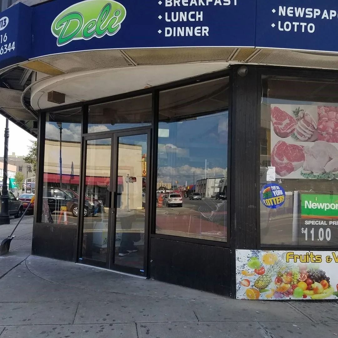 A restaurant that serves breakfast lunch and dinner