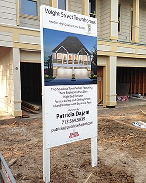 A sign in front of a house that says votight street townhomes