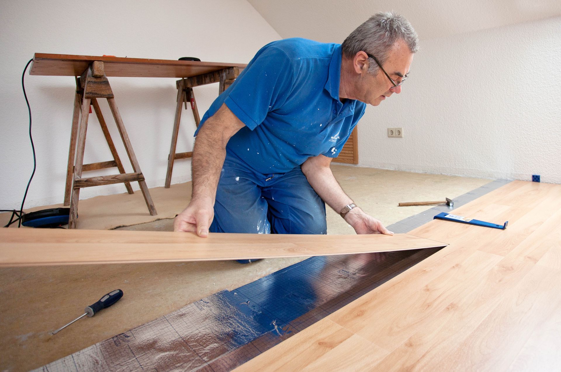 laminate flooring installer