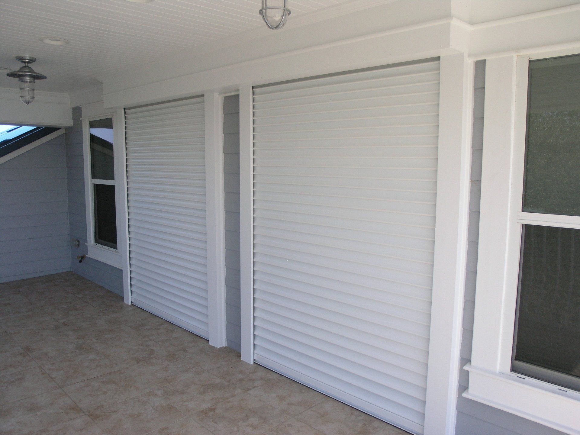 Rolling shutter system
