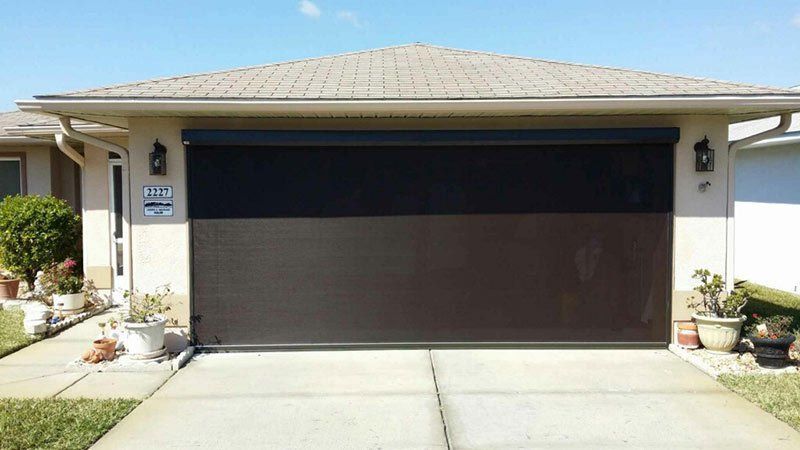 Dark garage screen