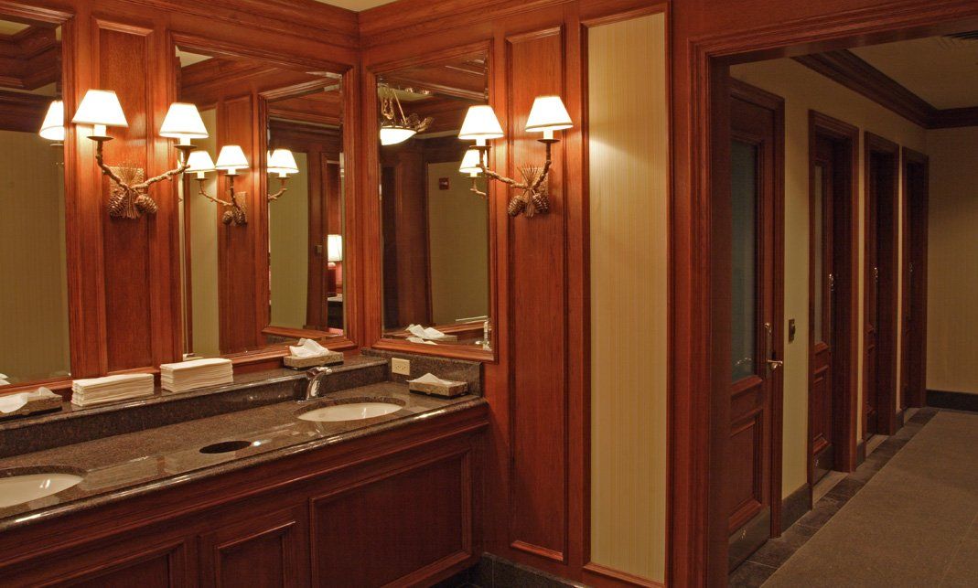 Dollar Lodge bathroom