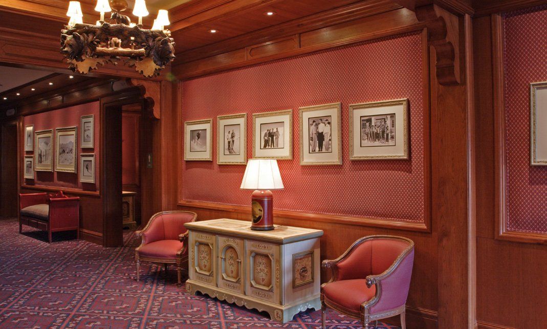 Dollar Lodge hallway