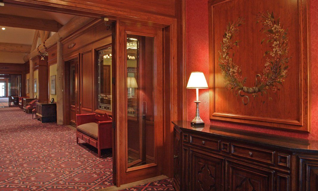 Dollar Lodge hallway