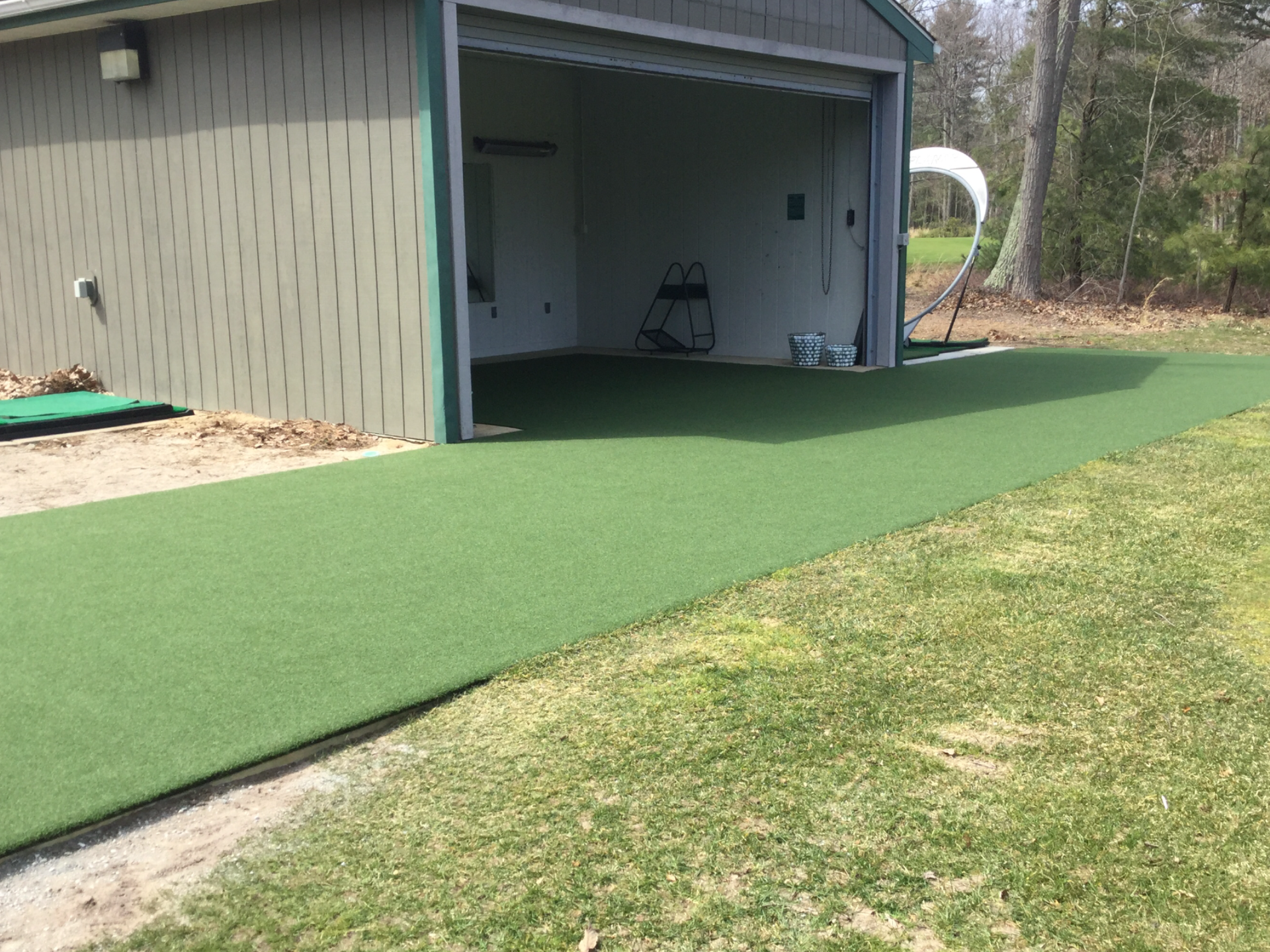 A house with a green lawn in front of it.