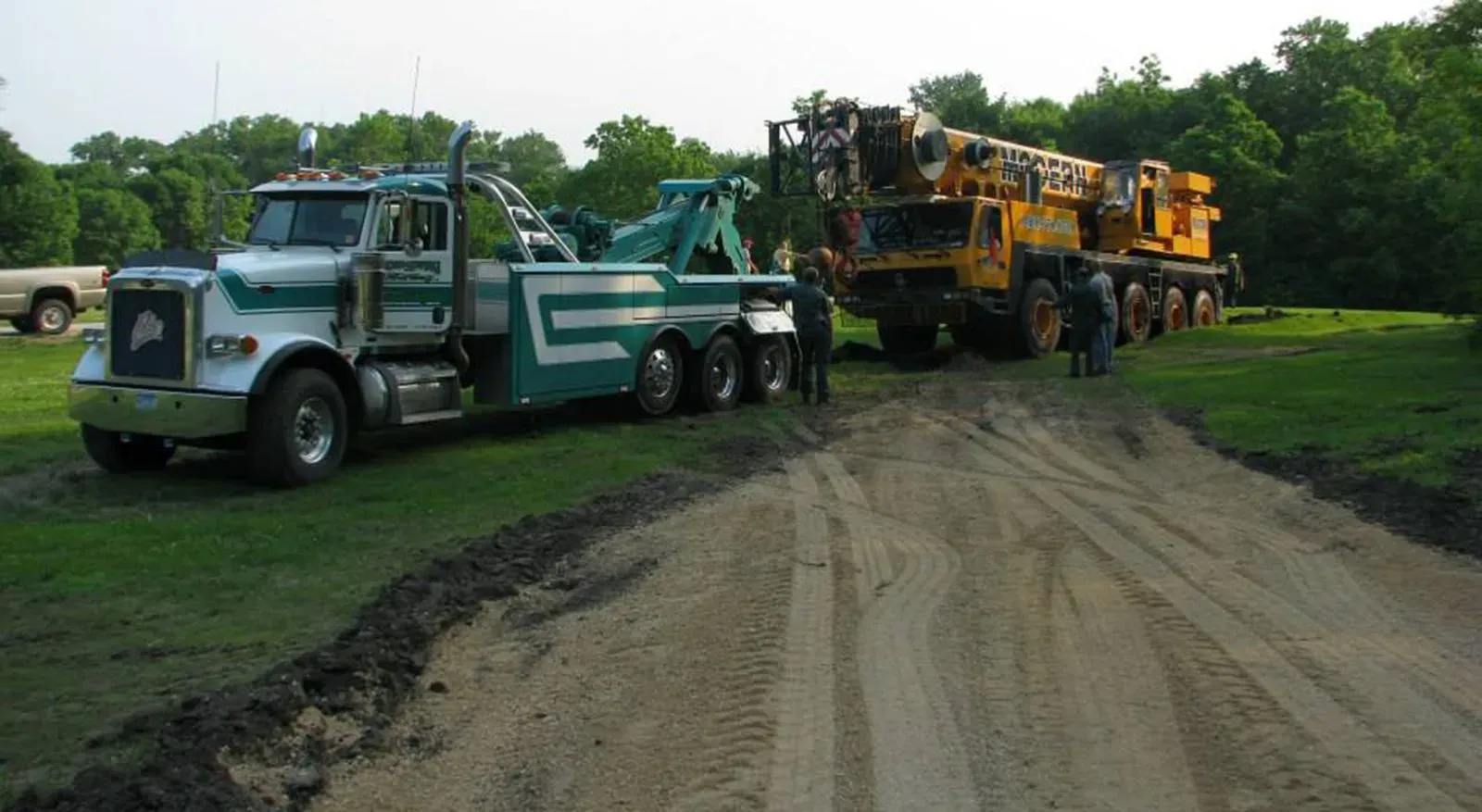 Borkowski Towing & Salvage logo
