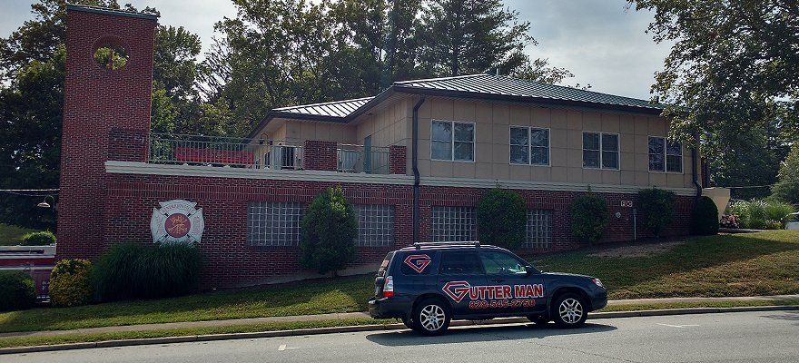 Gutter man service car