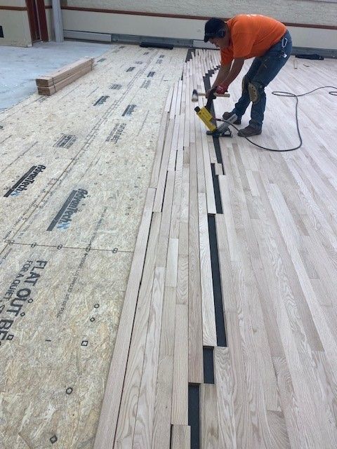 a man is working on a wooden floor that says flat cut