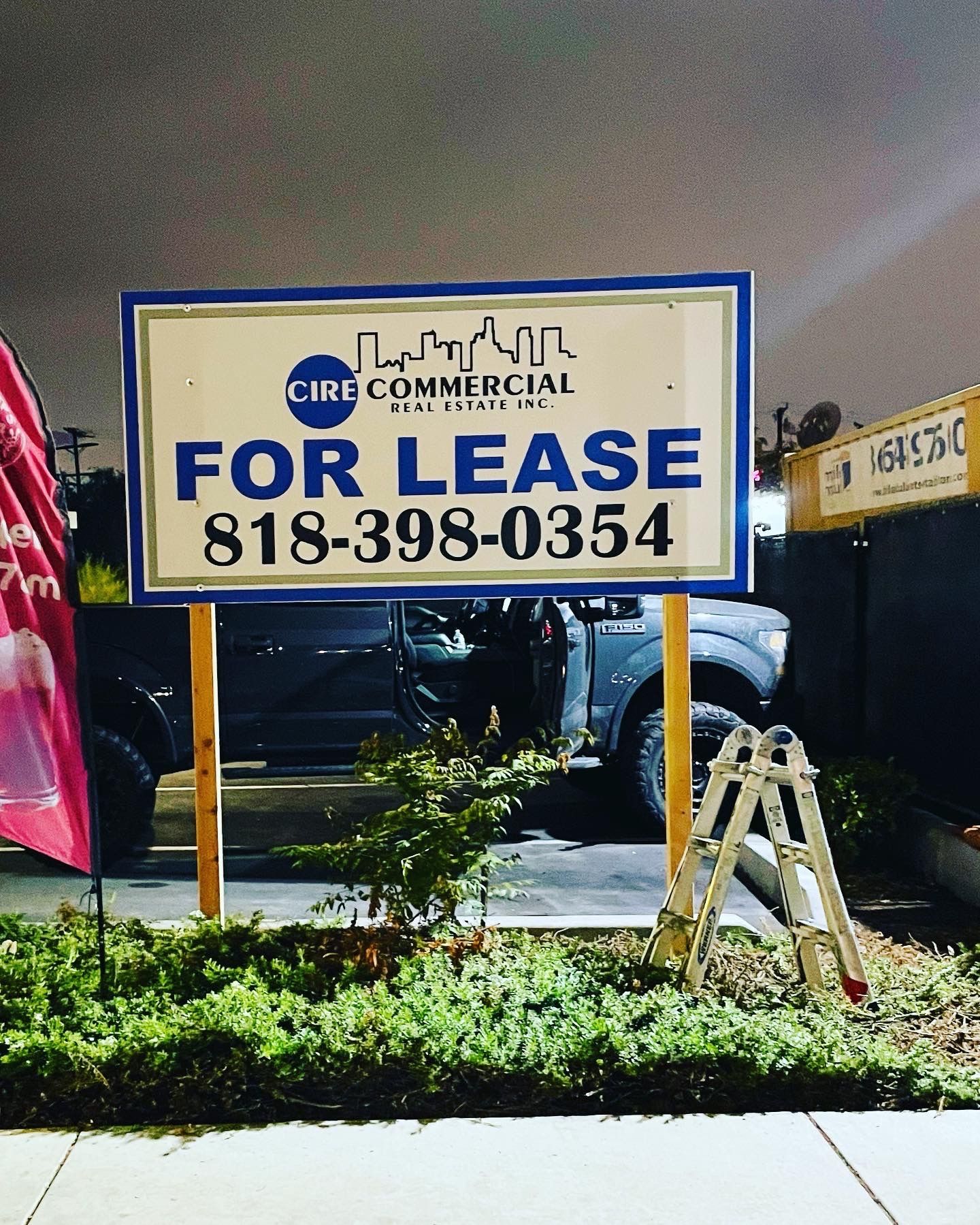 A for lease sign with a phone number on it