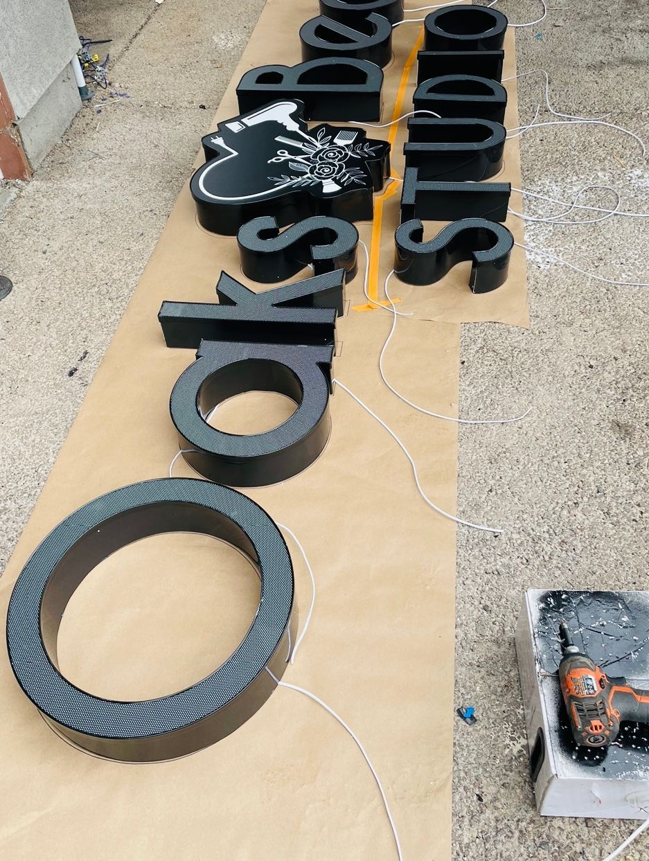 A sign that says oaks studio is sitting on a table