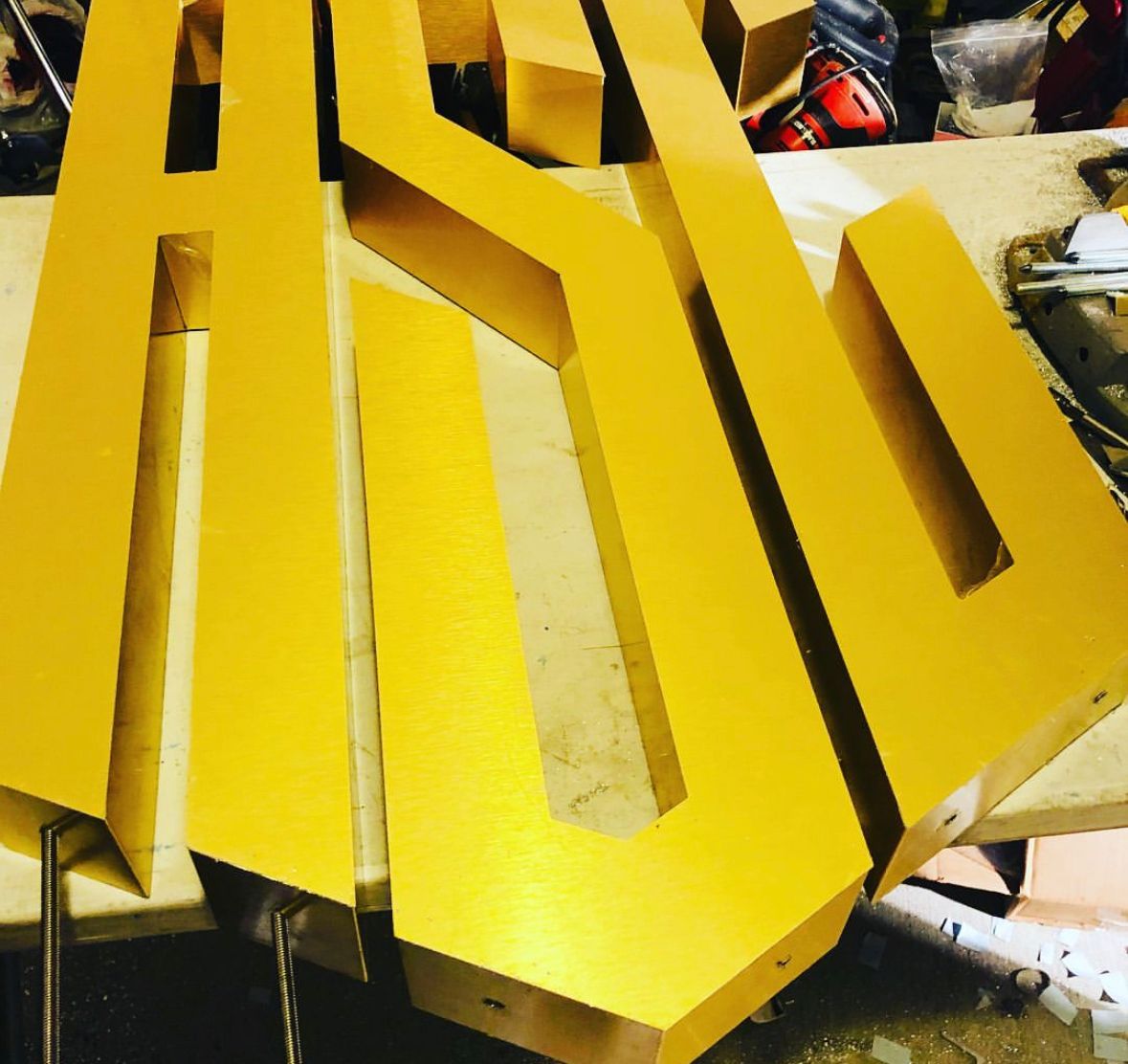 A bunch of gold letters are sitting on a table