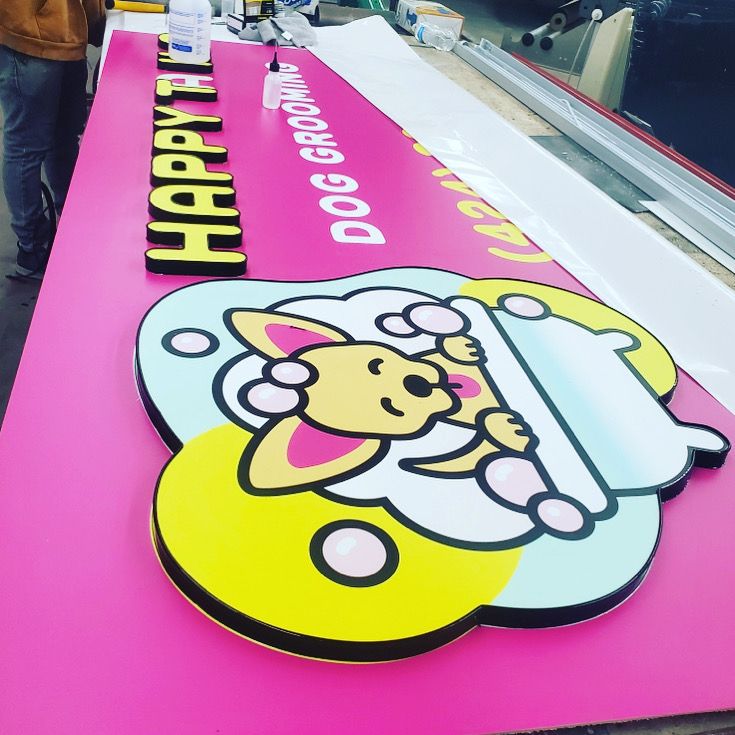 A sign that says happy time dog grooming on it