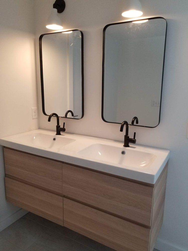 A bathroom with two sinks and two mirrors