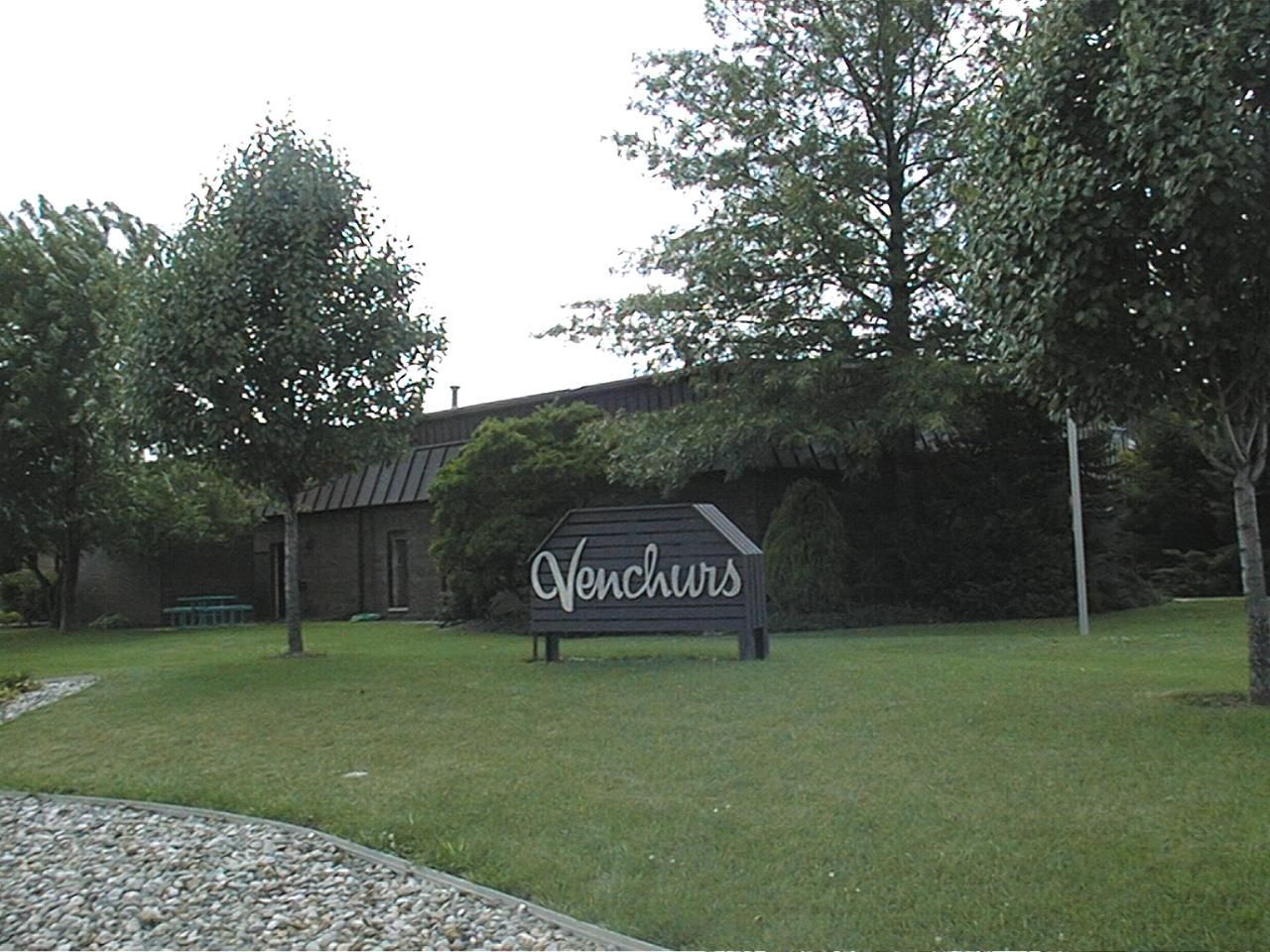 A sign in front of a building that says venchurs