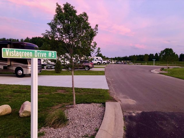 vistagreen drive # 3 is shown on a street sign