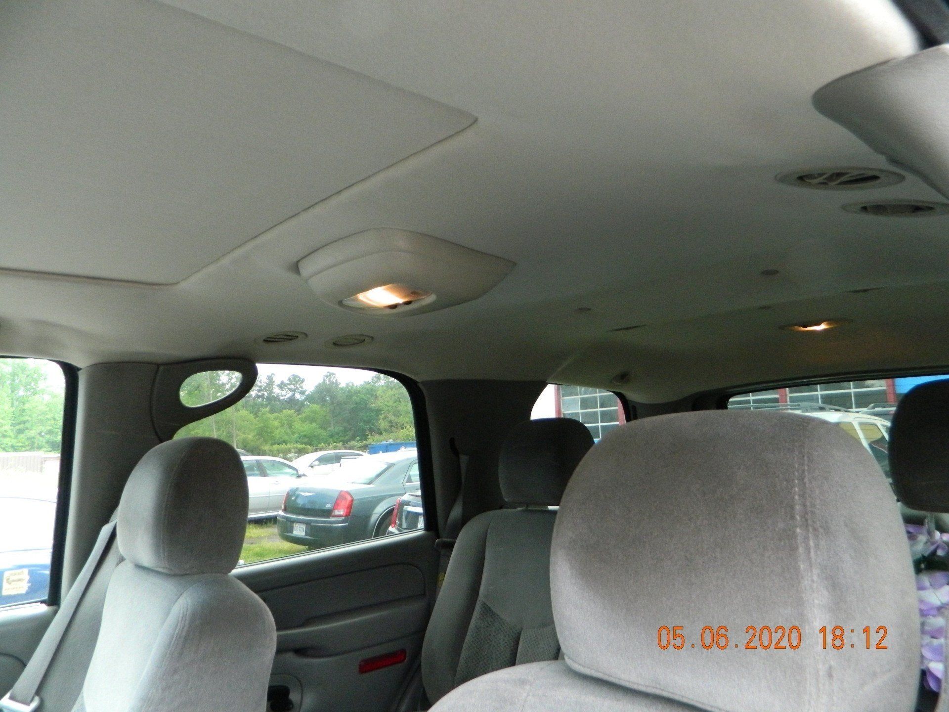 Light color headliner with dome light