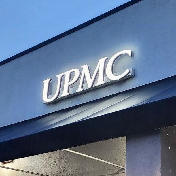 A blue building with the word upmc on it