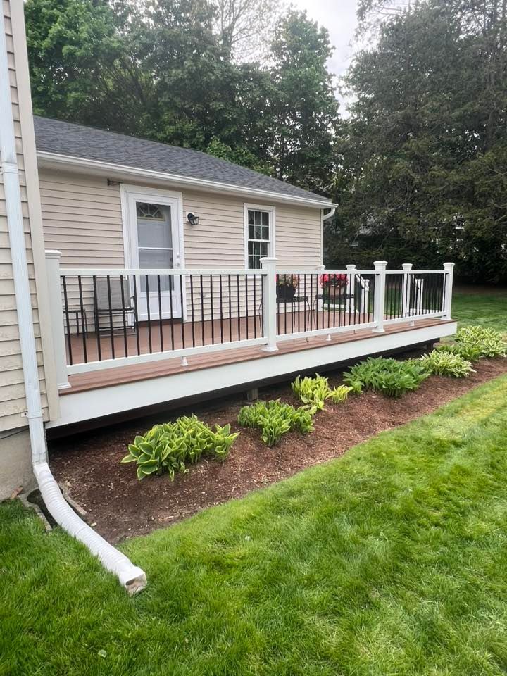 Trex saddle decking with railings