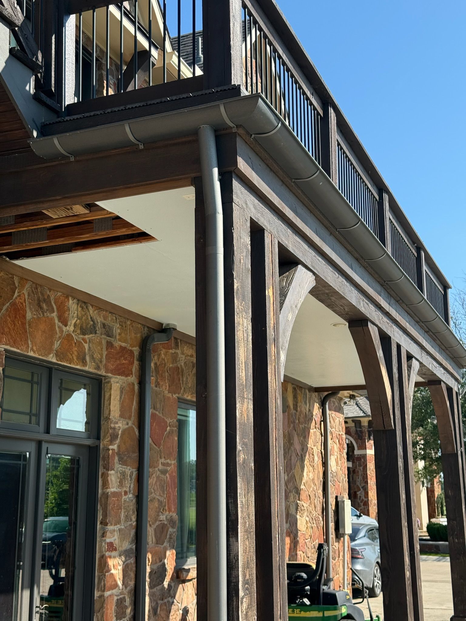 A building with a balcony on top of it