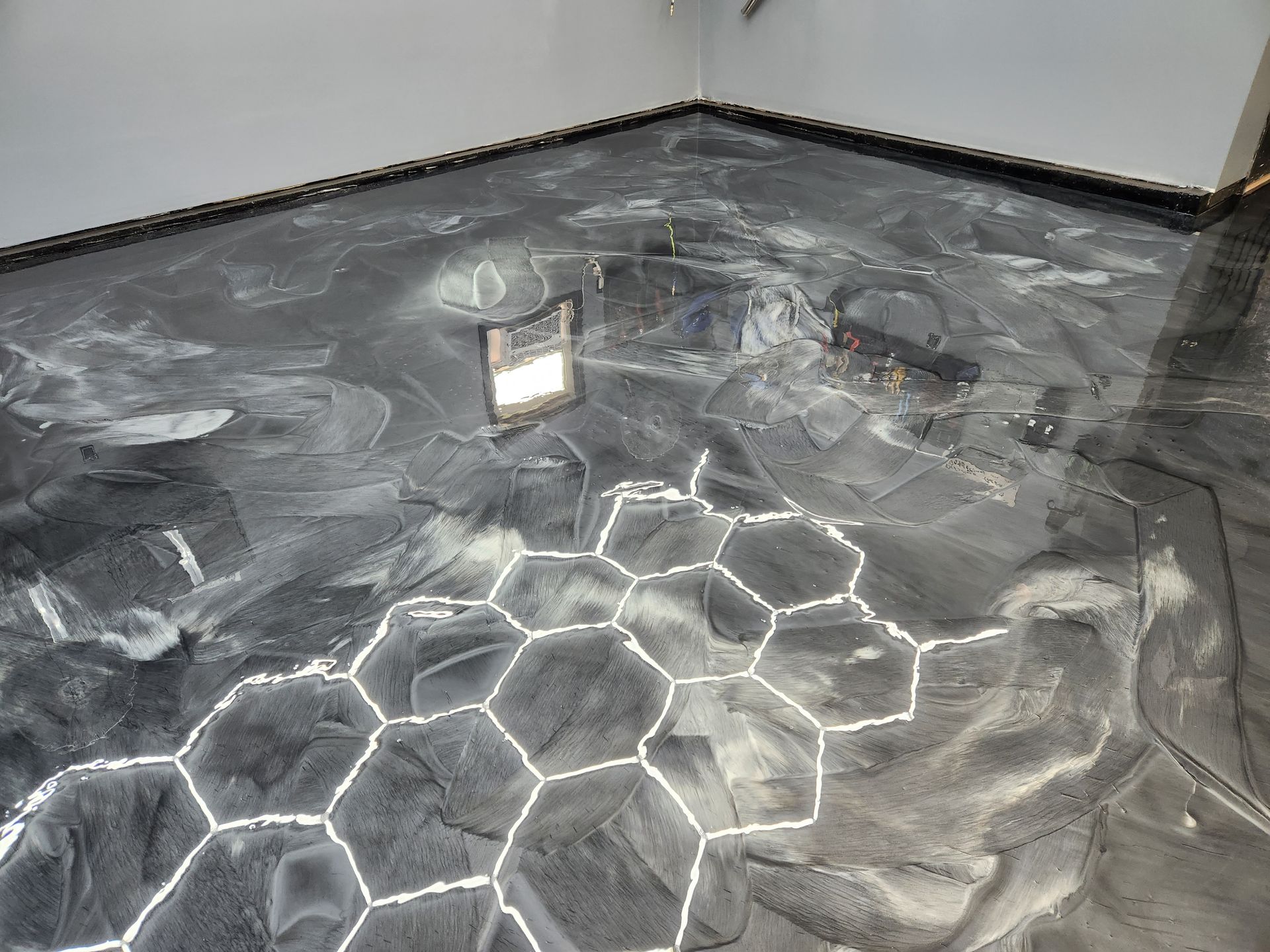 A black and white floor with a hexagon pattern on it.