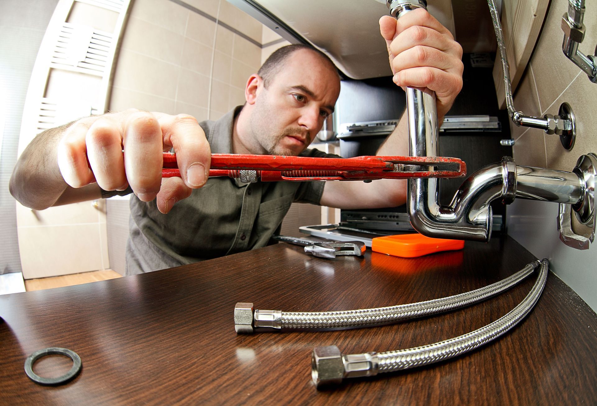 The Benefits of Hiring a Local Plumber for Repairs