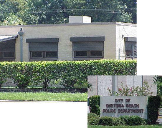 Daytona Beach Police Department building with sign in front.
