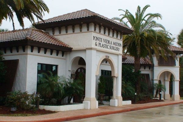 Exterior of Ponte Vedra Vein & Plastic Surgery building with palm trees.