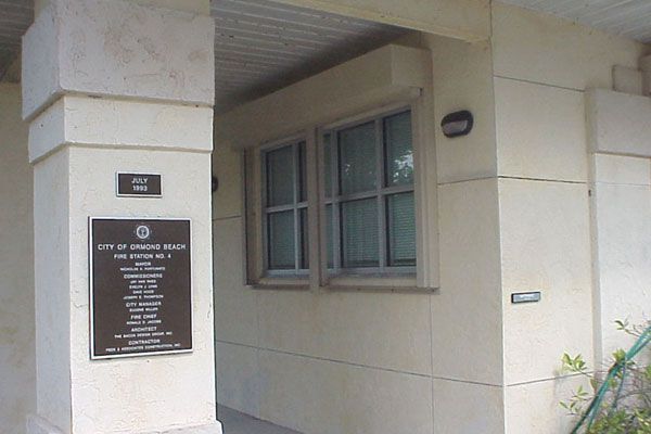 Building exterior with sign for City of Sunrise Beach.