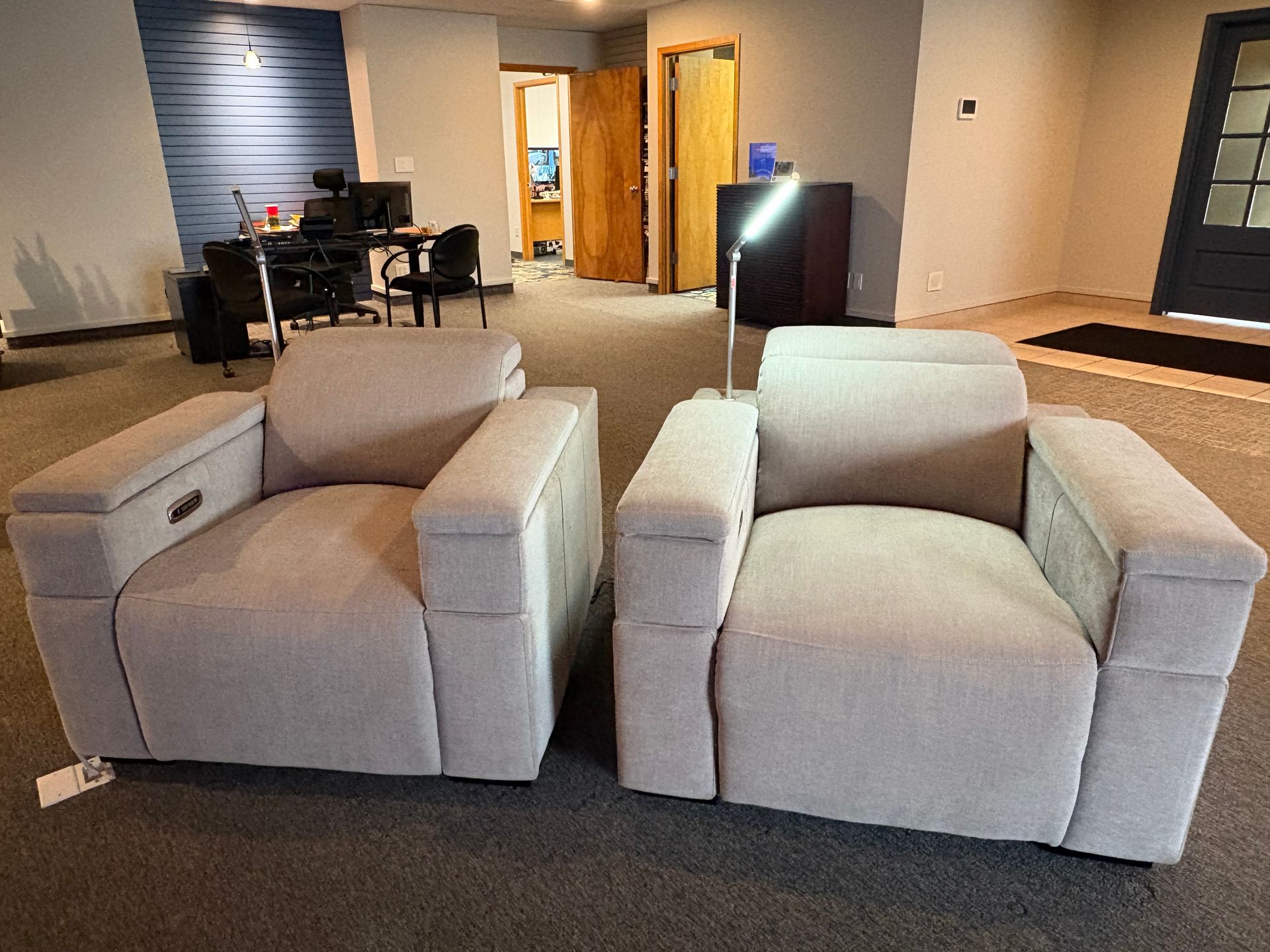 Two chairs are sitting next to each other in a room.