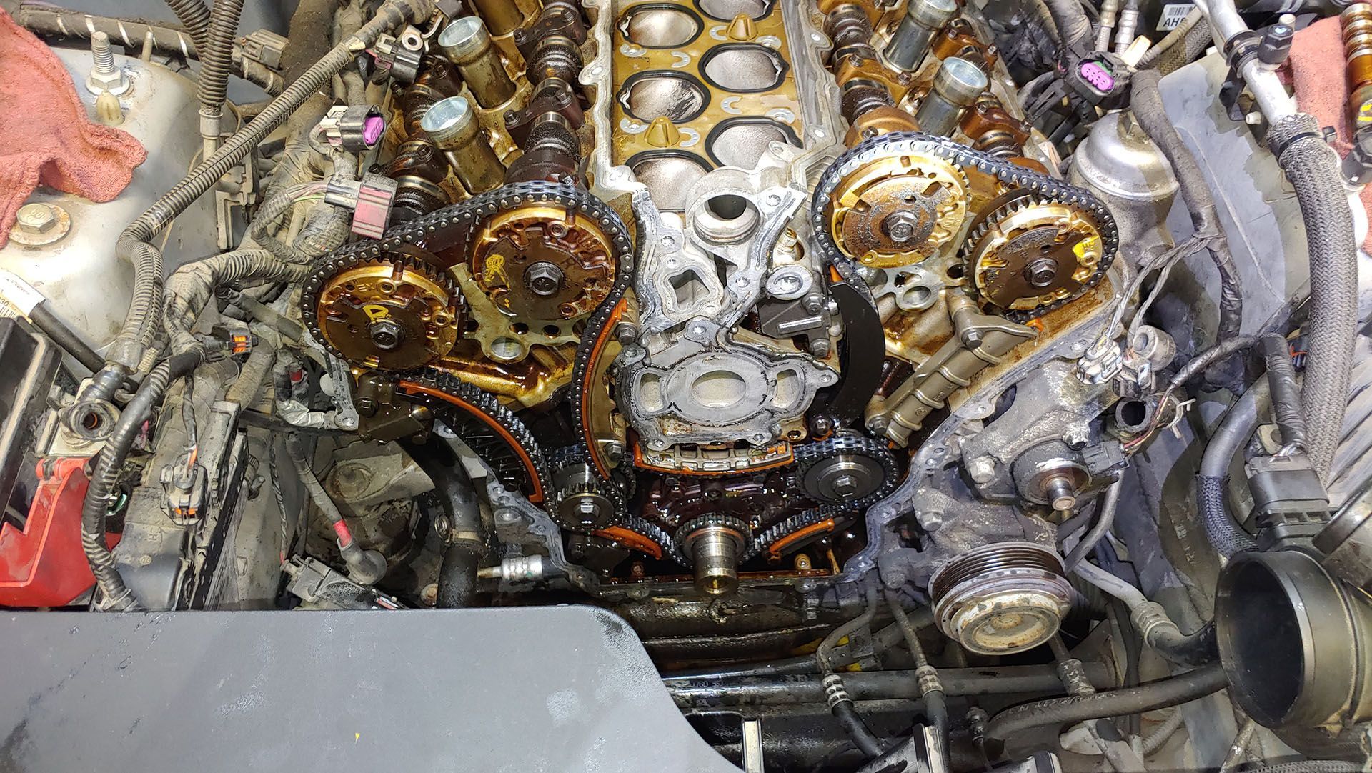 A close up of a car engine with a lot of gears.